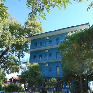 Mondo Hotel